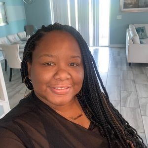 Meet your Posher, Casandra